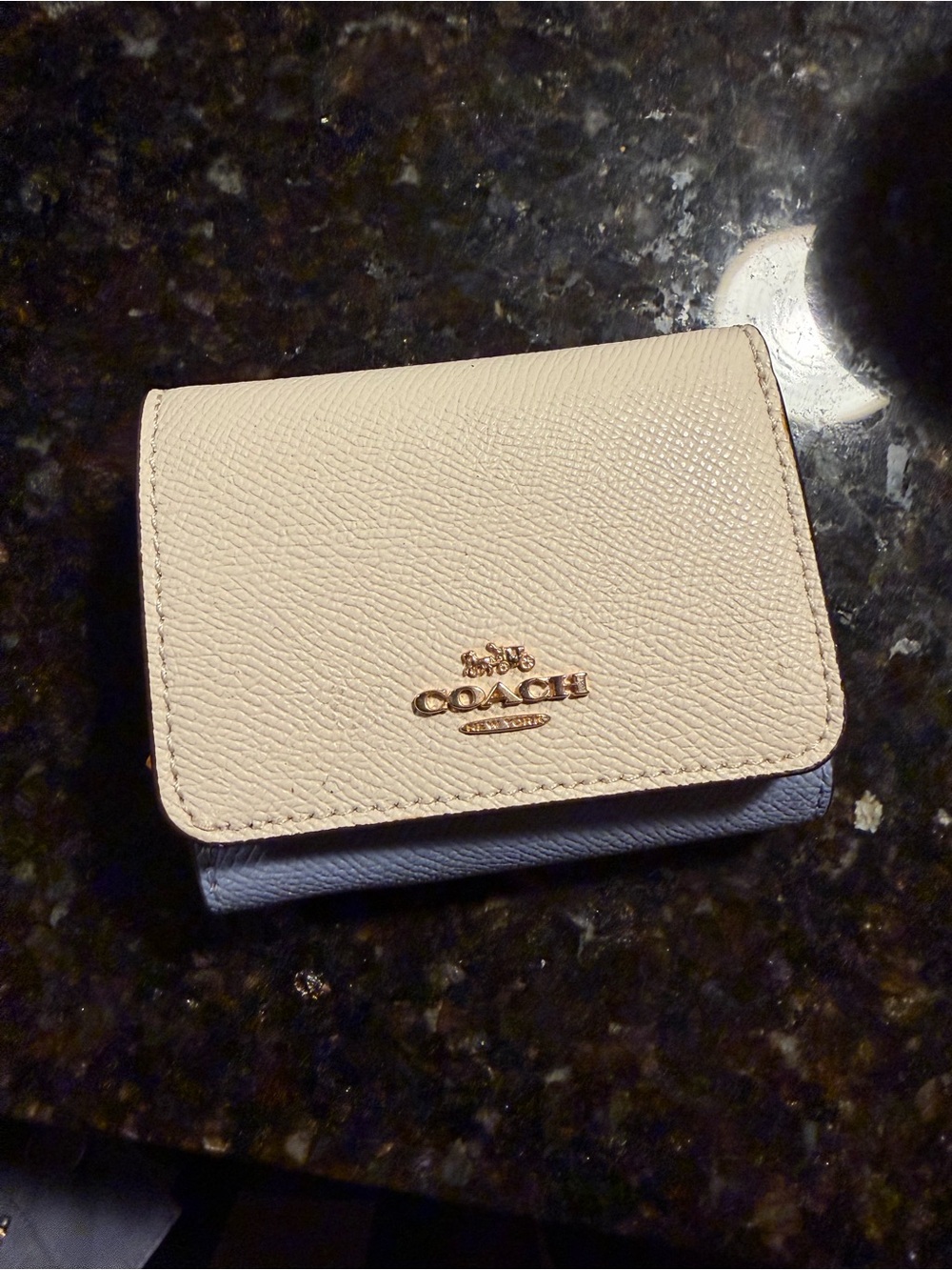 COACH Pebbled Leather Card Holder in Cream with Gold Logo